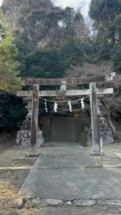 御嶽神社の{uncategorized: "未分類", other: "その他", undefined: "問題あり", building: "その他建物", grave: "お墓", sacred_gate: "鳥居", guardian: "狛犬", statue: "像", buddha: "仏像", history: "歴史", nature: "自然", garden: "庭園", animal: "動物", pagoda: "塔", temizu: "手水舎", mountain_gate: "山門・神門", sanctuary: "本殿・本堂", subordinate: "末社・摂社", art: "芸術", scenery: "景色", jizo: "地蔵", ema: "絵馬", goshuin: "御朱印", omikuji: "おみくじ", items: "授与品その他", amulet: "お守り", goshuincho: "御朱印帳", eats: "食事", festival: "お祭り", votive_dance: "神楽", shichigosan: "七五三参", wedding: "結婚式", experience: "体験その他", initially: "初詣", around: "周辺", anti_infection: "感染症対策"}