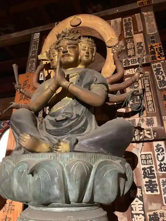 成身院 百体観音堂(さざえ堂)(埼玉県)