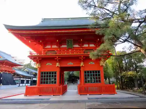 穴八幡宮の山門・神門