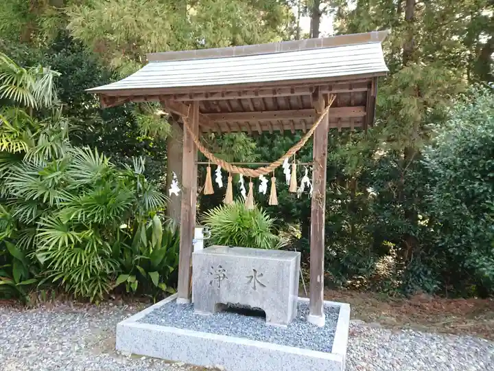 神明社の手水舎