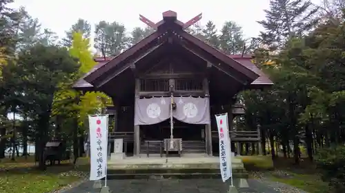 川西神社の本殿