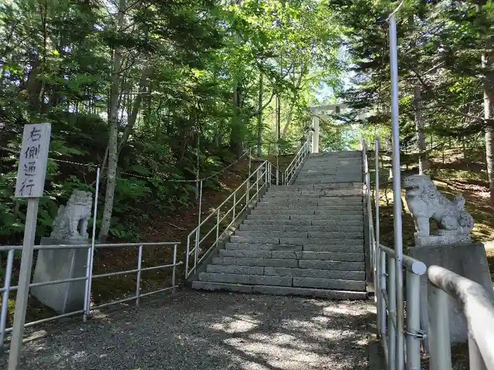 足寄神社の庭園