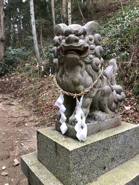 黄金山神社の狛犬