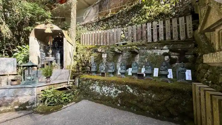 大本山七宝瀧寺の{uncategorized: "未分類", other: "その他", undefined: "問題あり", building: "その他建物", grave: "お墓", sacred_gate: "鳥居", guardian: "狛犬", statue: "像", buddha: "仏像", history: "歴史", nature: "自然", garden: "庭園", animal: "動物", pagoda: "塔", temizu: "手水舎", mountain_gate: "山門・神門", sanctuary: "本殿・本堂", subordinate: "末社・摂社", art: "芸術", scenery: "景色", jizo: "地蔵", ema: "絵馬", goshuin: "御朱印", omikuji: "おみくじ", items: "授与品その他", amulet: "お守り", goshuincho: "御朱印帳", eats: "食事", festival: "お祭り", votive_dance: "神楽", shichigosan: "七五三参", wedding: "結婚式", experience: "体験その他", initially: "初詣", around: "周辺", anti_infection: "感染症対策"}