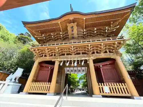 健軍神社の山門