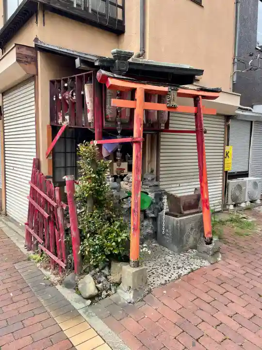 白龍弁財天の{uncategorized: "未分類", other: "その他", undefined: "問題あり", building: "その他建物", grave: "お墓", sacred_gate: "鳥居", guardian: "狛犬", statue: "像", buddha: "仏像", history: "歴史", nature: "自然", garden: "庭園", animal: "動物", pagoda: "塔", temizu: "手水舎", mountain_gate: "山門・神門", sanctuary: "本殿・本堂", subordinate: "末社・摂社", art: "芸術", scenery: "景色", jizo: "地蔵", ema: "絵馬", goshuin: "御朱印", omikuji: "おみくじ", items: "授与品その他", amulet: "お守り", goshuincho: "御朱印帳", eats: "食事", festival: "お祭り", votive_dance: "神楽", shichigosan: "七五三参", wedding: "結婚式", experience: "体験その他", initially: "初詣", around: "周辺", anti_infection: "感染症対策"}
