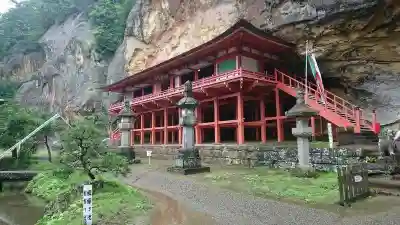 達谷西光寺の本殿・本堂
