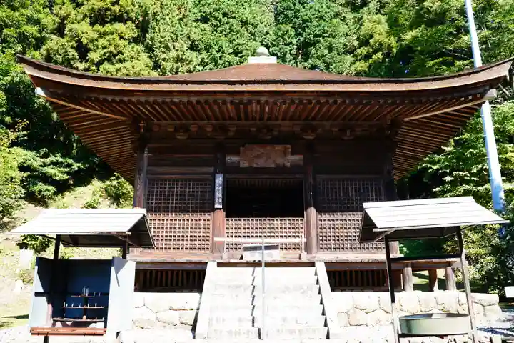 神角寺の本殿・本堂