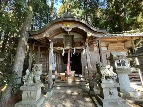 雄神神社の本殿