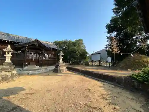 白山神社の本殿