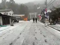諏訪大社の{uncategorized: "未分類", other: "その他", undefined: "問題あり", building: "その他建物", grave: "お墓", sacred_gate: "鳥居", guardian: "狛犬", statue: "像", buddha: "仏像", history: "歴史", nature: "自然", garden: "庭園", animal: "動物", pagoda: "塔", temizu: "手水舎", mountain_gate: "山門・神門", sanctuary: "本殿・本堂", subordinate: "末社・摂社", art: "芸術", scenery: "景色", jizo: "地蔵", ema: "絵馬", goshuin: "御朱印", omikuji: "おみくじ", items: "授与品その他", amulet: "お守り", goshuincho: "御朱印帳", eats: "食事", festival: "お祭り", votive_dance: "神楽", shichigosan: "七五三参", wedding: "結婚式", experience: "体験その他", initially: "初詣", around: "周辺", anti_infection: "感染症対策"}