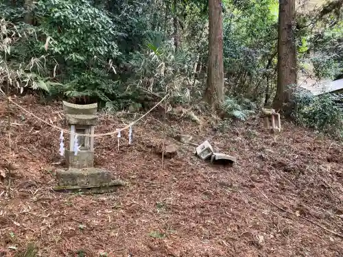 金枝温泉神社の{uncategorized: "未分類", other: "その他", undefined: "問題あり", building: "その他建物", grave: "お墓", sacred_gate: "鳥居", guardian: "狛犬", statue: "像", buddha: "仏像", history: "歴史", nature: "自然", garden: "庭園", animal: "動物", pagoda: "塔", temizu: "手水舎", mountain_gate: "山門・神門", sanctuary: "本殿・本堂", subordinate: "末社・摂社", art: "芸術", scenery: "景色", jizo: "地蔵", ema: "絵馬", goshuin: "御朱印", omikuji: "おみくじ", items: "授与品その他", amulet: "お守り", goshuincho: "御朱印帳", eats: "食事", festival: "お祭り", votive_dance: "神楽", shichigosan: "七五三参", wedding: "結婚式", experience: "体験その他", initially: "初詣", around: "周辺", anti_infection: "感染症対策"}