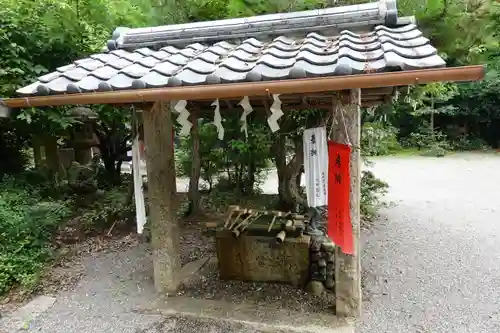近津尾神社の手水舎