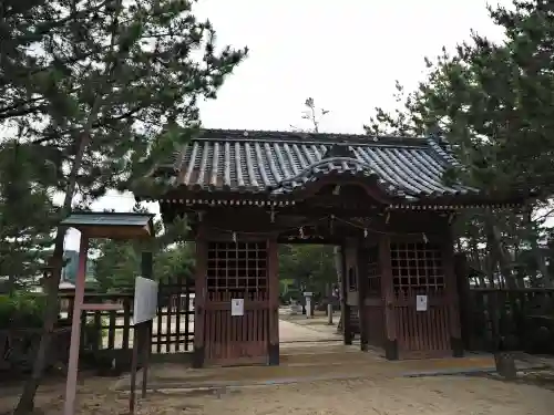 石清水神社の山門