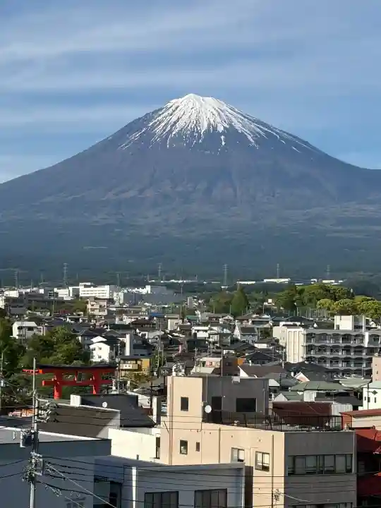 富士山本宮浅間大社の{uncategorized: "未分類", other: "その他", undefined: "問題あり", building: "その他建物", grave: "お墓", sacred_gate: "鳥居", guardian: "狛犬", statue: "像", buddha: "仏像", history: "歴史", nature: "自然", garden: "庭園", animal: "動物", pagoda: "塔", temizu: "手水舎", mountain_gate: "山門・神門", sanctuary: "本殿・本堂", subordinate: "末社・摂社", art: "芸術", scenery: "景色", jizo: "地蔵", ema: "絵馬", goshuin: "御朱印", omikuji: "おみくじ", items: "授与品その他", amulet: "お守り", goshuincho: "御朱印帳", eats: "食事", festival: "お祭り", votive_dance: "神楽", shichigosan: "七五三参", wedding: "結婚式", experience: "体験その他", initially: "初詣", around: "周辺", anti_infection: "感染症対策"}