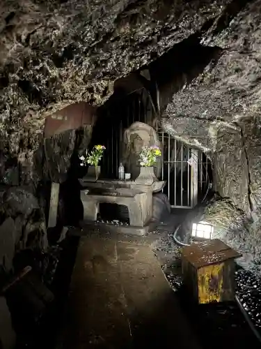 薬王院福徳弁財天洞(東京都)