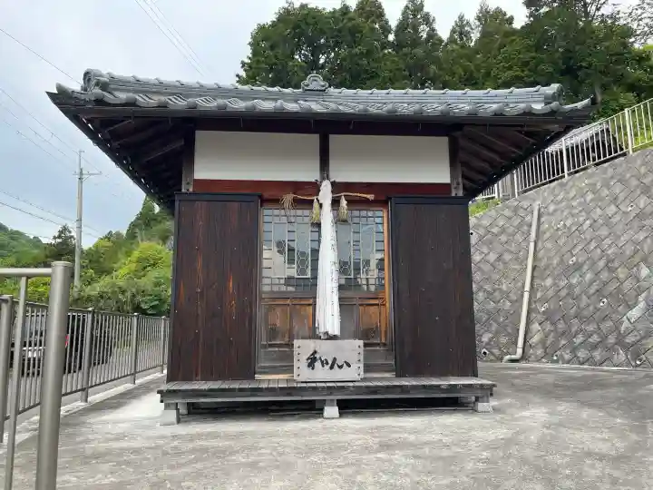 若宮神社の{uncategorized: "未分類", other: "その他", undefined: "問題あり", building: "その他建物", grave: "お墓", sacred_gate: "鳥居", guardian: "狛犬", statue: "像", buddha: "仏像", history: "歴史", nature: "自然", garden: "庭園", animal: "動物", pagoda: "塔", temizu: "手水舎", mountain_gate: "山門・神門", sanctuary: "本殿・本堂", subordinate: "末社・摂社", art: "芸術", scenery: "景色", jizo: "地蔵", ema: "絵馬", goshuin: "御朱印", omikuji: "おみくじ", items: "授与品その他", amulet: "お守り", goshuincho: "御朱印帳", eats: "食事", festival: "お祭り", votive_dance: "神楽", shichigosan: "七五三参", wedding: "結婚式", experience: "体験その他", initially: "初詣", around: "周辺", anti_infection: "感染症対策"}