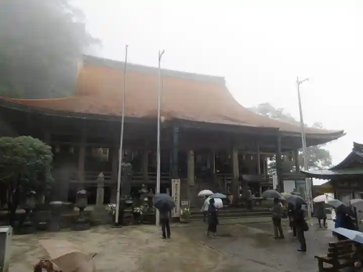 青岸渡寺の本殿・本堂
