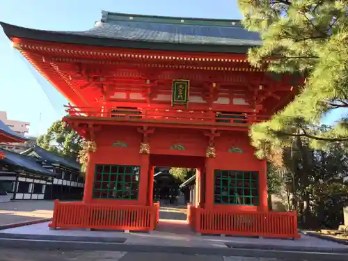 穴八幡宮の山門