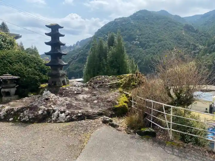 瑞岩寺の{uncategorized: "未分類", other: "その他", undefined: "問題あり", building: "その他建物", grave: "お墓", sacred_gate: "鳥居", guardian: "狛犬", statue: "像", buddha: "仏像", history: "歴史", nature: "自然", garden: "庭園", animal: "動物", pagoda: "塔", temizu: "手水舎", mountain_gate: "山門・神門", sanctuary: "本殿・本堂", subordinate: "末社・摂社", art: "芸術", scenery: "景色", jizo: "地蔵", ema: "絵馬", goshuin: "御朱印", omikuji: "おみくじ", items: "授与品その他", amulet: "お守り", goshuincho: "御朱印帳", eats: "食事", festival: "お祭り", votive_dance: "神楽", shichigosan: "七五三参", wedding: "結婚式", experience: "体験その他", initially: "初詣", around: "周辺", anti_infection: "感染症対策"}