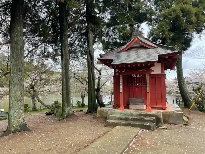 厳島神社 谷弁財天の{uncategorized: "未分類", other: "その他", undefined: "問題あり", building: "その他建物", grave: "お墓", sacred_gate: "鳥居", guardian: "狛犬", statue: "像", buddha: "仏像", history: "歴史", nature: "自然", garden: "庭園", animal: "動物", pagoda: "塔", temizu: "手水舎", mountain_gate: "山門・神門", sanctuary: "本殿・本堂", subordinate: "末社・摂社", art: "芸術", scenery: "景色", jizo: "地蔵", ema: "絵馬", goshuin: "御朱印", omikuji: "おみくじ", items: "授与品その他", amulet: "お守り", goshuincho: "御朱印帳", eats: "食事", festival: "お祭り", votive_dance: "神楽", shichigosan: "七五三参", wedding: "結婚式", experience: "体験その他", initially: "初詣", around: "周辺", anti_infection: "感染症対策"}