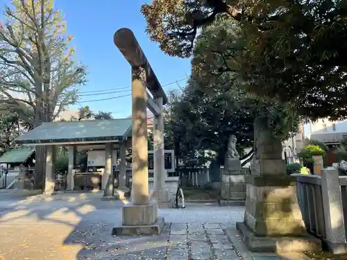 池袋氷川神社の鳥居