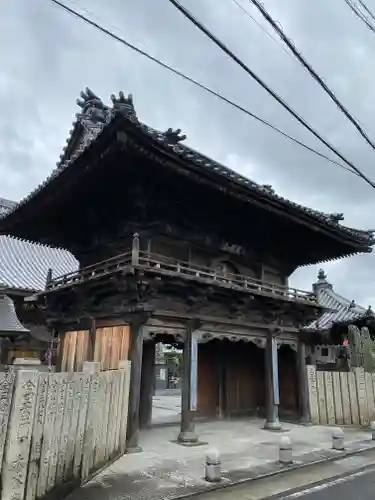 観音寺の山門