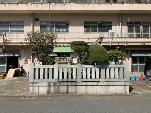 佃住吉神社晴海分社の{uncategorized: "未分類", other: "その他", undefined: "問題あり", building: "その他建物", grave: "お墓", sacred_gate: "鳥居", guardian: "狛犬", statue: "像", buddha: "仏像", history: "歴史", nature: "自然", garden: "庭園", animal: "動物", pagoda: "塔", temizu: "手水舎", mountain_gate: "山門・神門", sanctuary: "本殿・本堂", subordinate: "末社・摂社", art: "芸術", scenery: "景色", jizo: "地蔵", ema: "絵馬", goshuin: "御朱印", omikuji: "おみくじ", items: "授与品その他", amulet: "お守り", goshuincho: "御朱印帳", eats: "食事", festival: "お祭り", votive_dance: "神楽", shichigosan: "七五三参", wedding: "結婚式", experience: "体験その他", initially: "初詣", around: "周辺", anti_infection: "感染症対策"}