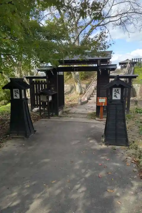 穴弘法(古城山遍照閣)(岐阜県)