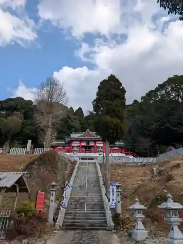 須賀神社の{uncategorized: "未分類", other: "その他", undefined: "問題あり", building: "その他建物", grave: "お墓", sacred_gate: "鳥居", guardian: "狛犬", statue: "像", buddha: "仏像", history: "歴史", nature: "自然", garden: "庭園", animal: "動物", pagoda: "塔", temizu: "手水舎", mountain_gate: "山門・神門", sanctuary: "本殿・本堂", subordinate: "末社・摂社", art: "芸術", scenery: "景色", jizo: "地蔵", ema: "絵馬", goshuin: "御朱印", omikuji: "おみくじ", items: "授与品その他", amulet: "お守り", goshuincho: "御朱印帳", eats: "食事", festival: "お祭り", votive_dance: "神楽", shichigosan: "七五三参", wedding: "結婚式", experience: "体験その他", initially: "初詣", around: "周辺", anti_infection: "感染症対策"}