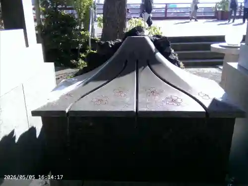 多摩川浅間神社の{uncategorized: "未分類", other: "その他", undefined: "問題あり", building: "その他建物", grave: "お墓", sacred_gate: "鳥居", guardian: "狛犬", statue: "像", buddha: "仏像", history: "歴史", nature: "自然", garden: "庭園", animal: "動物", pagoda: "塔", temizu: "手水舎", mountain_gate: "山門・神門", sanctuary: "本殿・本堂", subordinate: "末社・摂社", art: "芸術", scenery: "景色", jizo: "地蔵", ema: "絵馬", goshuin: "御朱印", omikuji: "おみくじ", items: "授与品その他", amulet: "お守り", goshuincho: "御朱印帳", eats: "食事", festival: "お祭り", votive_dance: "神楽", shichigosan: "七五三参", wedding: "結婚式", experience: "体験その他", initially: "初詣", around: "周辺", anti_infection: "感染症対策"}