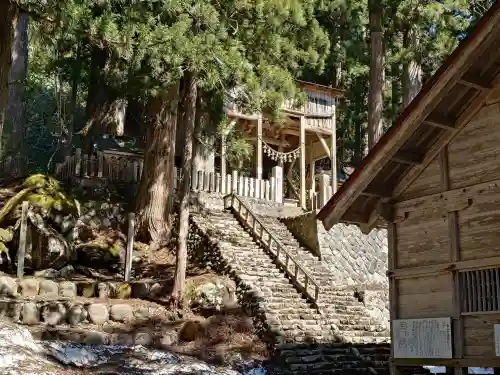 白山中居神社の{uncategorized: "未分類", other: "その他", undefined: "問題あり", building: "その他建物", grave: "お墓", sacred_gate: "鳥居", guardian: "狛犬", statue: "像", buddha: "仏像", history: "歴史", nature: "自然", garden: "庭園", animal: "動物", pagoda: "塔", temizu: "手水舎", mountain_gate: "山門・神門", sanctuary: "本殿・本堂", subordinate: "末社・摂社", art: "芸術", scenery: "景色", jizo: "地蔵", ema: "絵馬", goshuin: "御朱印", omikuji: "おみくじ", items: "授与品その他", amulet: "お守り", goshuincho: "御朱印帳", eats: "食事", festival: "お祭り", votive_dance: "神楽", shichigosan: "七五三参", wedding: "結婚式", experience: "体験その他", initially: "初詣", around: "周辺", anti_infection: "感染症対策"}