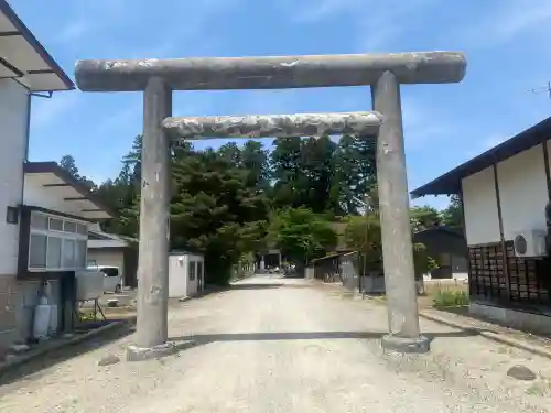 總宮神社の{uncategorized: "未分類", other: "その他", undefined: "問題あり", building: "その他建物", grave: "お墓", sacred_gate: "鳥居", guardian: "狛犬", statue: "像", buddha: "仏像", history: "歴史", nature: "自然", garden: "庭園", animal: "動物", pagoda: "塔", temizu: "手水舎", mountain_gate: "山門・神門", sanctuary: "本殿・本堂", subordinate: "末社・摂社", art: "芸術", scenery: "景色", jizo: "地蔵", ema: "絵馬", goshuin: "御朱印", omikuji: "おみくじ", items: "授与品その他", amulet: "お守り", goshuincho: "御朱印帳", eats: "食事", festival: "お祭り", votive_dance: "神楽", shichigosan: "七五三参", wedding: "結婚式", experience: "体験その他", initially: "初詣", around: "周辺", anti_infection: "感染症対策"}