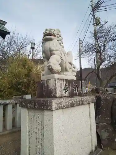 山梨縣護國神社の狛犬