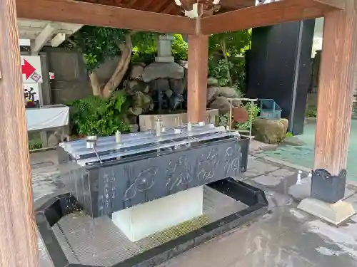 成田山深川不動堂（新勝寺東京別院）の手水舎