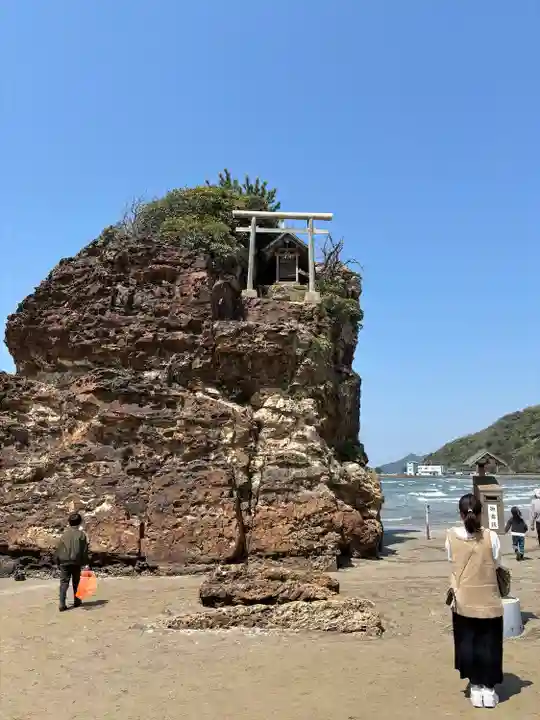 稲佐の浜 弁天島(島根県)