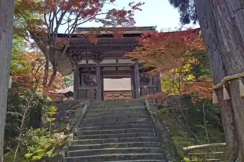 西明寺の山門