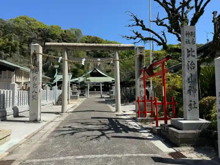 比治山神社の{uncategorized: "未分類", other: "その他", undefined: "問題あり", building: "その他建物", grave: "お墓", sacred_gate: "鳥居", guardian: "狛犬", statue: "像", buddha: "仏像", history: "歴史", nature: "自然", garden: "庭園", animal: "動物", pagoda: "塔", temizu: "手水舎", mountain_gate: "山門・神門", sanctuary: "本殿・本堂", subordinate: "末社・摂社", art: "芸術", scenery: "景色", jizo: "地蔵", ema: "絵馬", goshuin: "御朱印", omikuji: "おみくじ", items: "授与品その他", amulet: "お守り", goshuincho: "御朱印帳", eats: "食事", festival: "お祭り", votive_dance: "神楽", shichigosan: "七五三参", wedding: "結婚式", experience: "体験その他", initially: "初詣", around: "周辺", anti_infection: "感染症対策"}