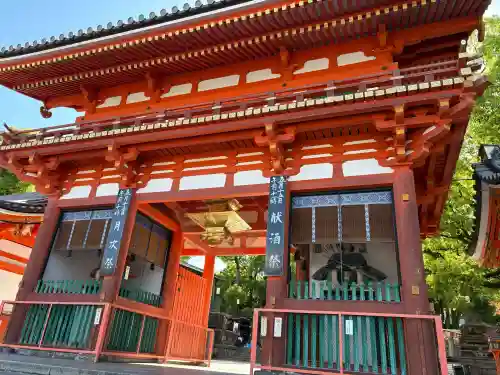 八坂神社(祇園さん)の{uncategorized: "未分類", other: "その他", undefined: "問題あり", building: "その他建物", grave: "お墓", sacred_gate: "鳥居", guardian: "狛犬", statue: "像", buddha: "仏像", history: "歴史", nature: "自然", garden: "庭園", animal: "動物", pagoda: "塔", temizu: "手水舎", mountain_gate: "山門・神門", sanctuary: "本殿・本堂", subordinate: "末社・摂社", art: "芸術", scenery: "景色", jizo: "地蔵", ema: "絵馬", goshuin: "御朱印", omikuji: "おみくじ", items: "授与品その他", amulet: "お守り", goshuincho: "御朱印帳", eats: "食事", festival: "お祭り", votive_dance: "神楽", shichigosan: "七五三参", wedding: "結婚式", experience: "体験その他", initially: "初詣", around: "周辺", anti_infection: "感染症対策"}