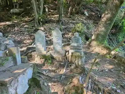 蓮華寺の{uncategorized: "未分類", other: "その他", undefined: "問題あり", building: "その他建物", grave: "お墓", sacred_gate: "鳥居", guardian: "狛犬", statue: "像", buddha: "仏像", history: "歴史", nature: "自然", garden: "庭園", animal: "動物", pagoda: "塔", temizu: "手水舎", mountain_gate: "山門・神門", sanctuary: "本殿・本堂", subordinate: "末社・摂社", art: "芸術", scenery: "景色", jizo: "地蔵", ema: "絵馬", goshuin: "御朱印", omikuji: "おみくじ", items: "授与品その他", amulet: "お守り", goshuincho: "御朱印帳", eats: "食事", festival: "お祭り", votive_dance: "神楽", shichigosan: "七五三参", wedding: "結婚式", experience: "体験その他", initially: "初詣", around: "周辺", anti_infection: "感染症対策"}