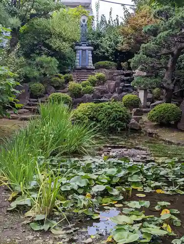 感通寺の庭園