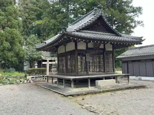 瀧之宮神社の{uncategorized: "未分類", other: "その他", undefined: "問題あり", building: "その他建物", grave: "お墓", sacred_gate: "鳥居", guardian: "狛犬", statue: "像", buddha: "仏像", history: "歴史", nature: "自然", garden: "庭園", animal: "動物", pagoda: "塔", temizu: "手水舎", mountain_gate: "山門・神門", sanctuary: "本殿・本堂", subordinate: "末社・摂社", art: "芸術", scenery: "景色", jizo: "地蔵", ema: "絵馬", goshuin: "御朱印", omikuji: "おみくじ", items: "授与品その他", amulet: "お守り", goshuincho: "御朱印帳", eats: "食事", festival: "お祭り", votive_dance: "神楽", shichigosan: "七五三参", wedding: "結婚式", experience: "体験その他", initially: "初詣", around: "周辺", anti_infection: "感染症対策"}