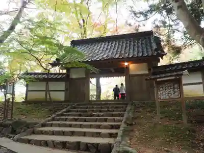 中尊寺の山門・神門