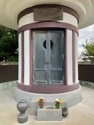 徳蔵院の{uncategorized: "未分類", other: "その他", undefined: "問題あり", building: "その他建物", grave: "お墓", sacred_gate: "鳥居", guardian: "狛犬", statue: "像", buddha: "仏像", history: "歴史", nature: "自然", garden: "庭園", animal: "動物", pagoda: "塔", temizu: "手水舎", mountain_gate: "山門・神門", sanctuary: "本殿・本堂", subordinate: "末社・摂社", art: "芸術", scenery: "景色", jizo: "地蔵", ema: "絵馬", goshuin: "御朱印", omikuji: "おみくじ", items: "授与品その他", amulet: "お守り", goshuincho: "御朱印帳", eats: "食事", festival: "お祭り", votive_dance: "神楽", shichigosan: "七五三参", wedding: "結婚式", experience: "体験その他", initially: "初詣", around: "周辺", anti_infection: "感染症対策"}