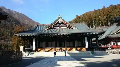 久遠寺の本殿