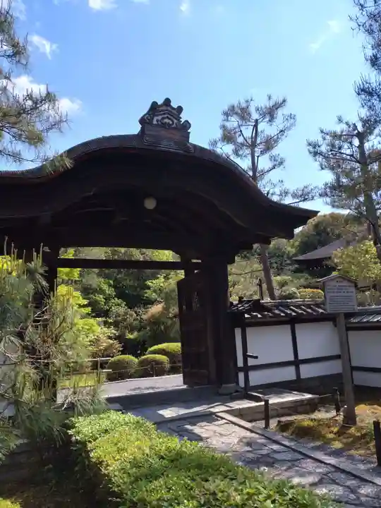 金地院の山門・神門