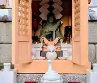 新しい弁天堂と白蛇様