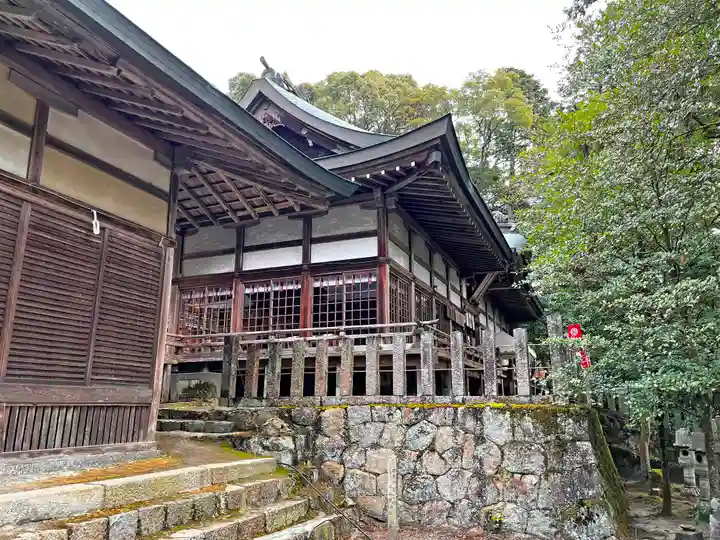 敢國神社の本殿・本堂