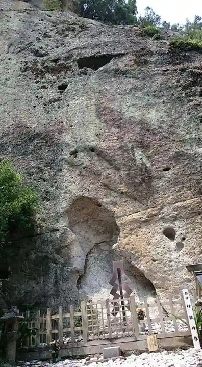花窟神社の本殿・本堂