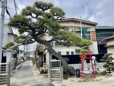 本成寺の{uncategorized: "未分類", other: "その他", undefined: "問題あり", building: "その他建物", grave: "お墓", sacred_gate: "鳥居", guardian: "狛犬", statue: "像", buddha: "仏像", history: "歴史", nature: "自然", garden: "庭園", animal: "動物", pagoda: "塔", temizu: "手水舎", mountain_gate: "山門・神門", sanctuary: "本殿・本堂", subordinate: "末社・摂社", art: "芸術", scenery: "景色", jizo: "地蔵", ema: "絵馬", goshuin: "御朱印", omikuji: "おみくじ", items: "授与品その他", amulet: "お守り", goshuincho: "御朱印帳", eats: "食事", festival: "お祭り", votive_dance: "神楽", shichigosan: "七五三参", wedding: "結婚式", experience: "体験その他", initially: "初詣", around: "周辺", anti_infection: "感染症対策"}